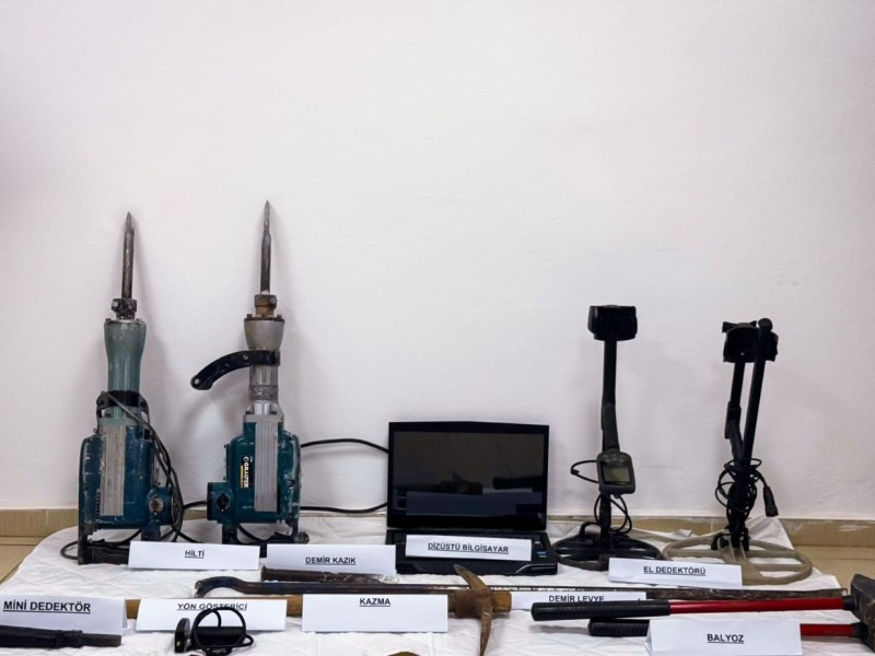 Adıyaman'da kaçak kazıya suçüstü: 3 gözaltı